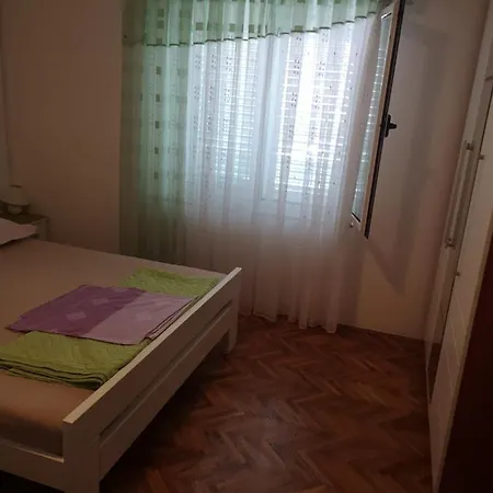 Vila Mira Roso *